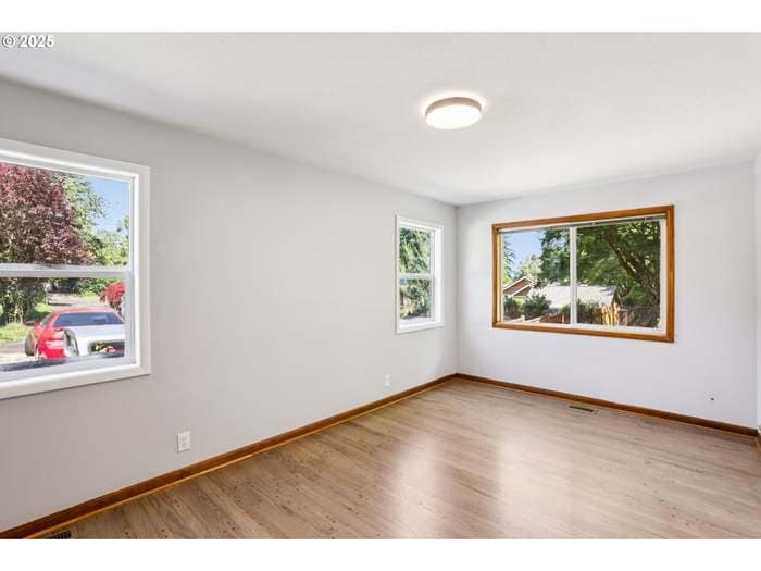 Building Photo - 10925 NE Skidmore St