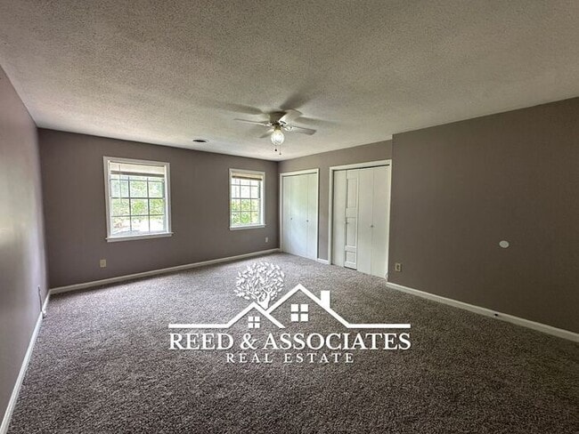 Building Photo - 2 Bedroom in Colonial - Yorkshire