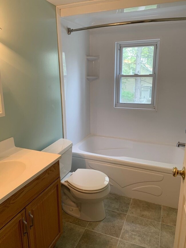 Building Photo - 2084 Broad St