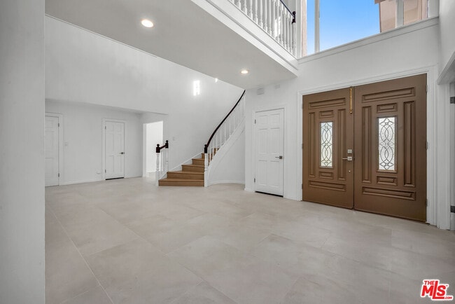 Building Photo - 17606 Camino De Yatasto