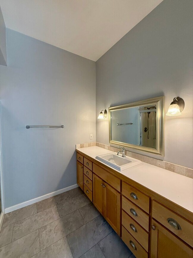 Building Photo - Single Level Cresent Meadows Home
