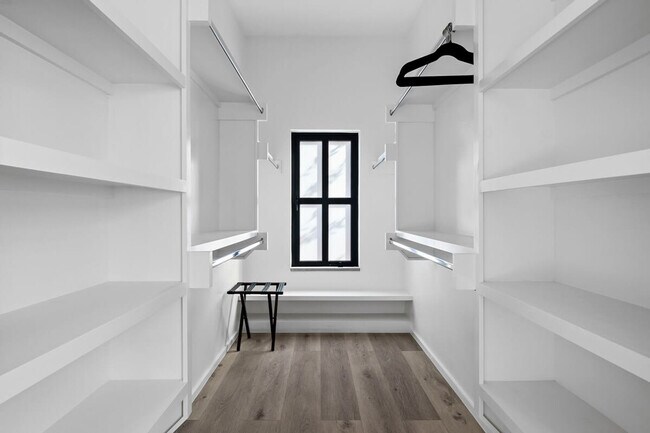 Building Photo - 2701 Bumble Bee Dr