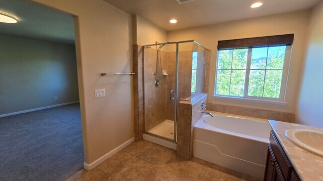 Building Photo - Gated Somersett Home with a View!