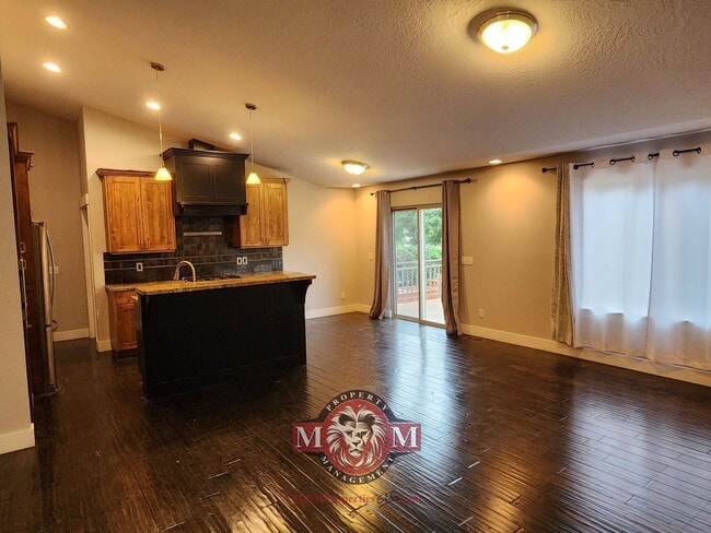 Building Photo - Remodeled 5 Bd Home in Midvale