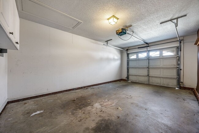 Building Photo - Charming Duplex in Dunn