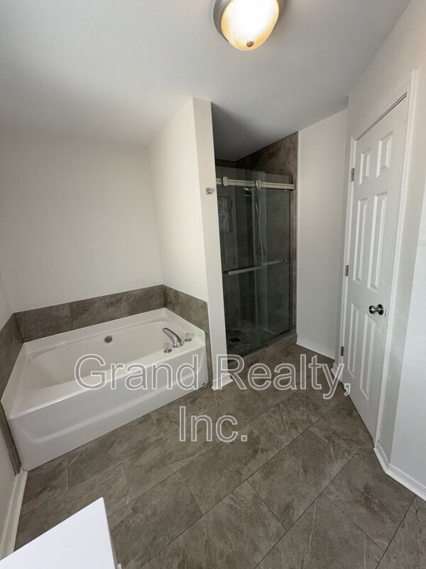 Building Photo - 6464 Outer Dr