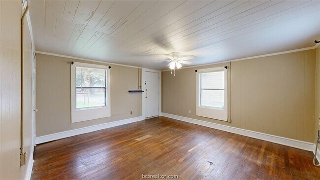 Building Photo - 303 Montclair Ave