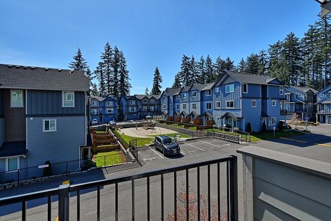 Building Photo - Northlake Court - 3 Bdrm Townhome Avail Now!