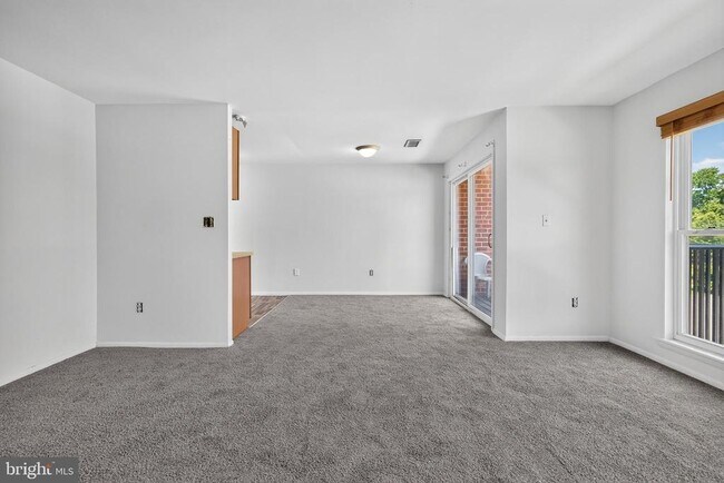 Building Photo - 1001 White Oak Rd