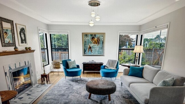 Building Photo - Stunning 3 bed/2bath remodeled home, with full ADU! Pets ok Move in Special!