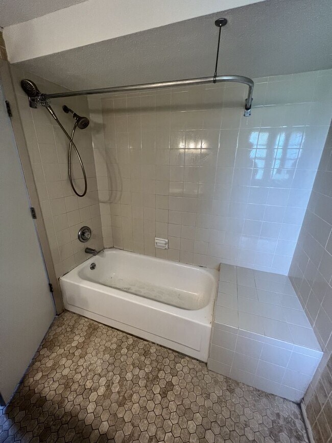 Building Photo - ** Single Family Home - Port Charlotte - 2 Bed / 2 Bath Plus Den/Bonus Room - Annual Rental - $1,...