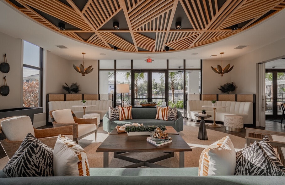 Building Photo - Reva