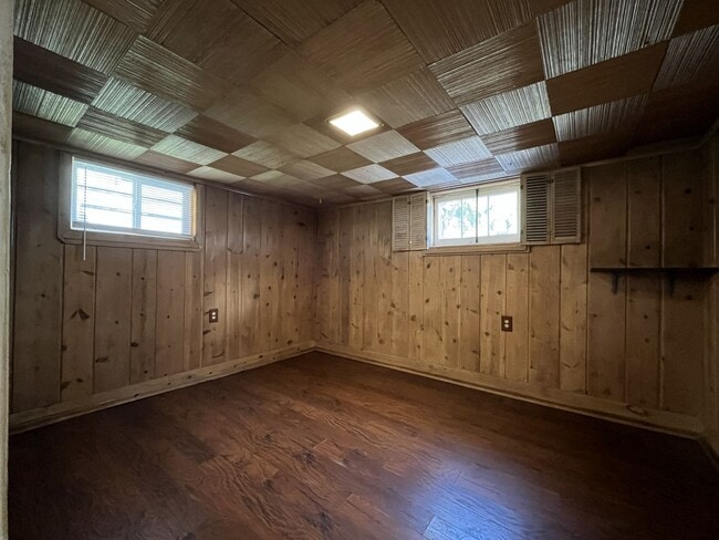 Building Photo - Bright and Welcoming Home with Modern Kitchen, Expansive Backyard & Flexible Living Space