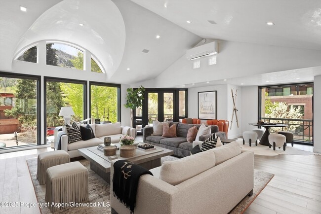 Building Photo - 120 S Spring St