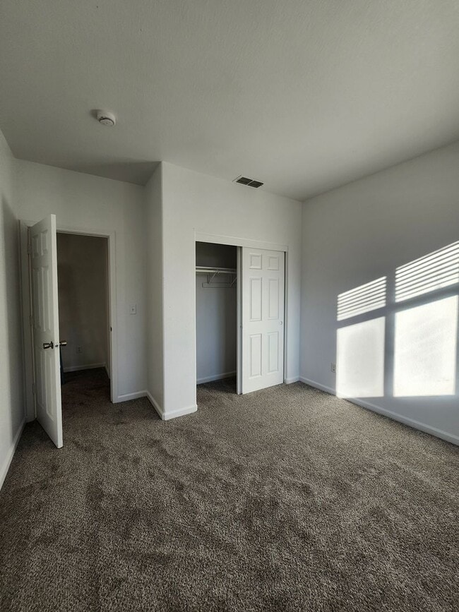 Building Photo - *MOVE IN SPECIAL - 2 WEEKS FREE!!* Beautiful Yuba City Home