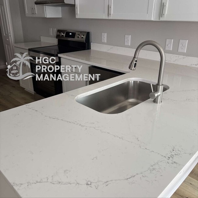 Building Photo - 827 Moore St