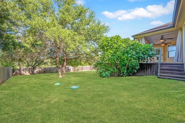 Building Photo - 104 Cowal Dr N