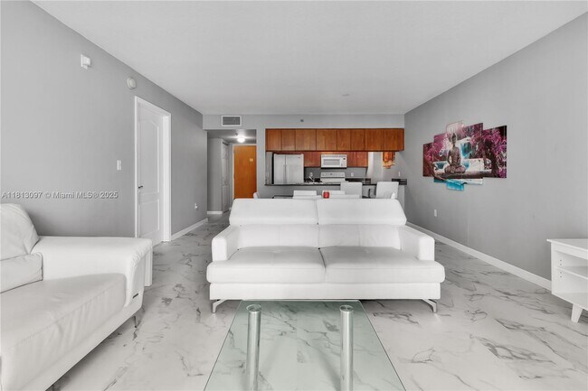 Building Photo - 1200 Brickell Bay Dr