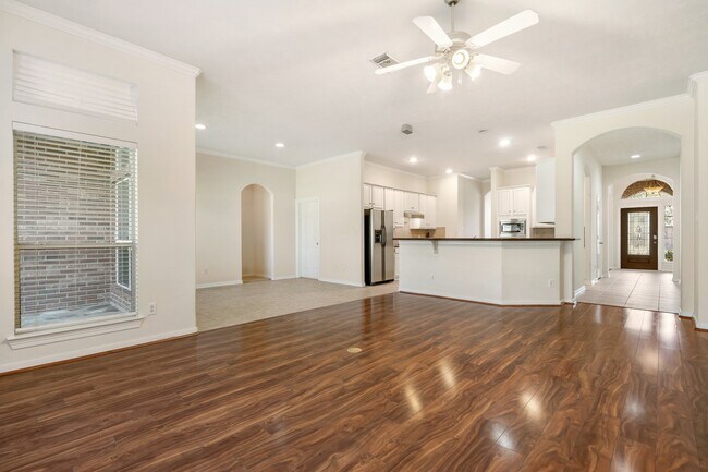 Building Photo - 24915 Pikecrest Dr