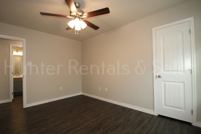 Building Photo - 505 Bonnie Dr