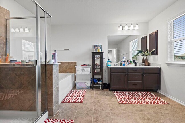 Building Photo - 1601 Sonny Dr