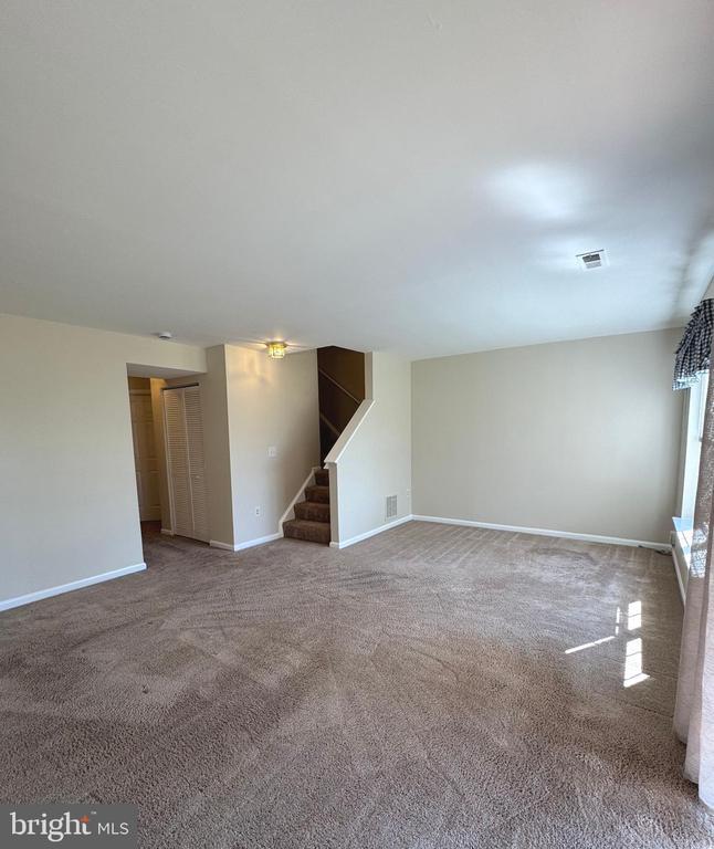 Building Photo - 10314 Butternut Cir