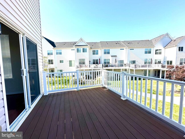 Building Photo - 200 Marina View Ct