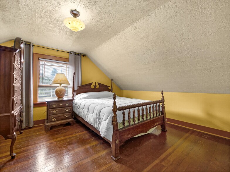 1 bedroom master - 513 Bond St