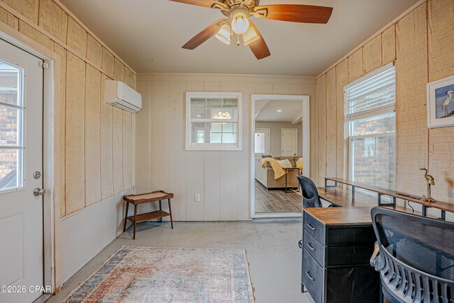 Building Photo - 1112 Colorado Ave