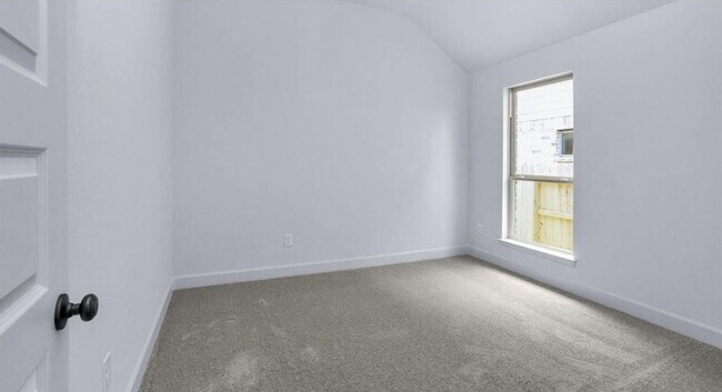 Building Photo - 535 Oakview Bend Dr