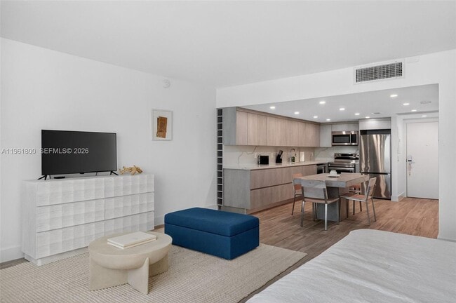 Building Photo - 2301 Collins Ave