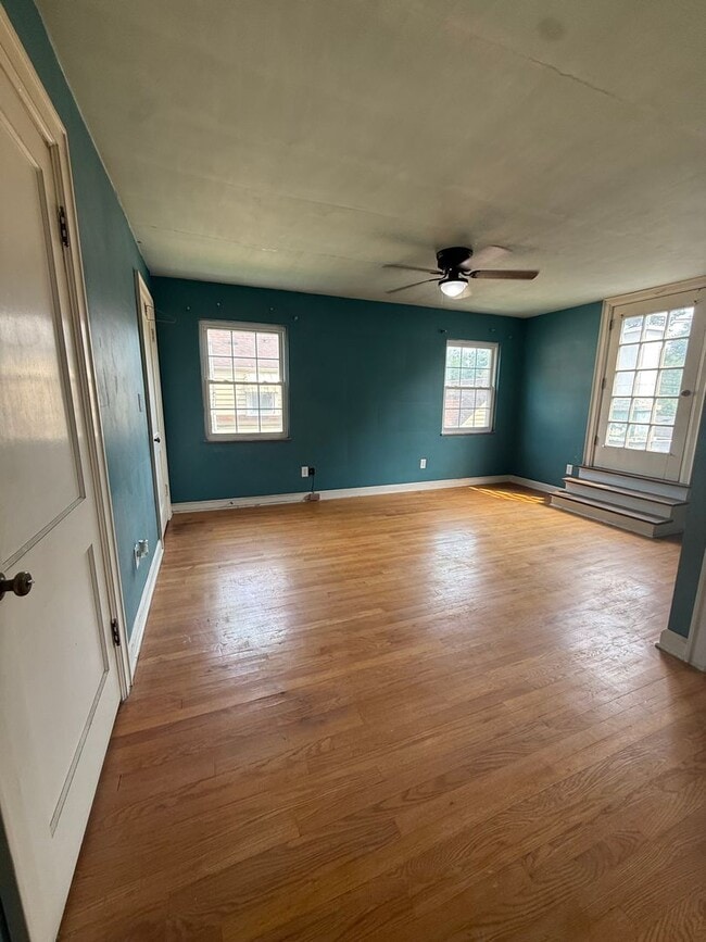 Building Photo - 3821 Staunton Ave SE