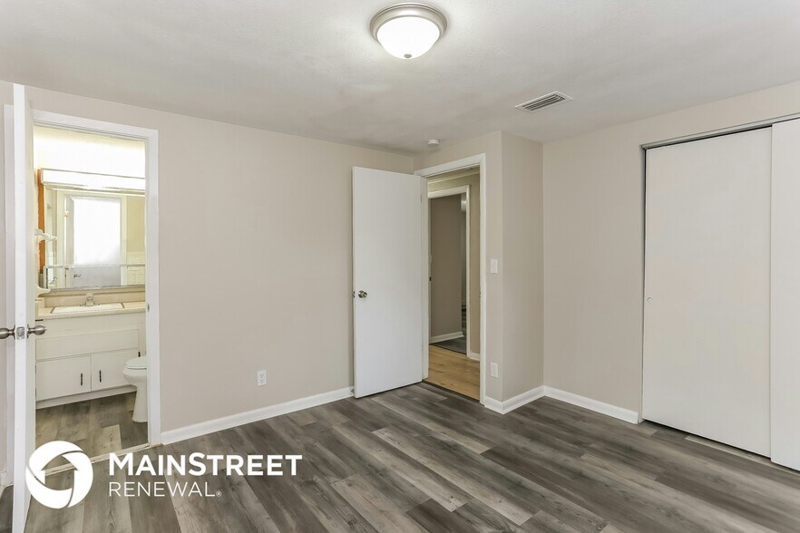 Building Photo - 303 Renne Dr N