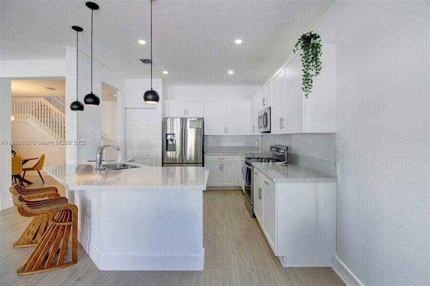 Building Photo - 21016 NE 2nd Ct