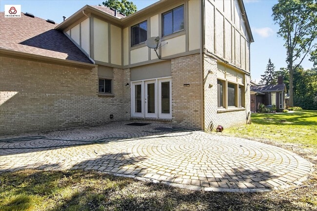 Building Photo - 1431 Provincial Dr