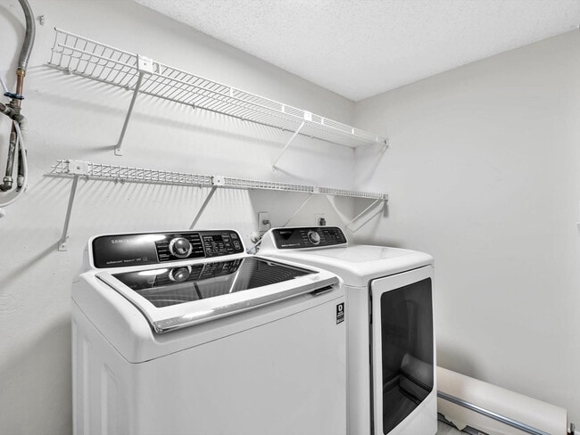 Building Photo - 4182 S Pine Island Rd