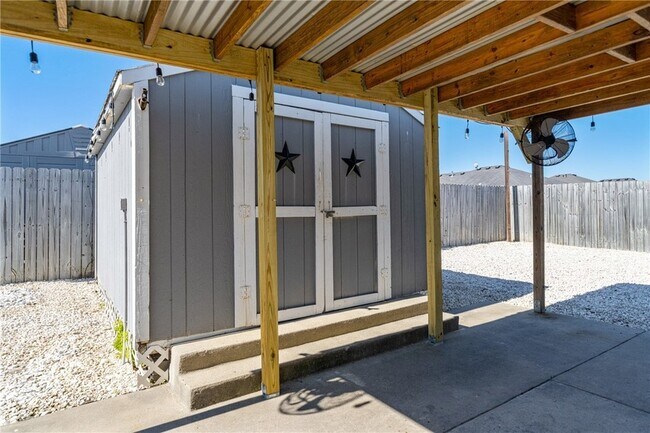 Building Photo - 2317 White Star Dr