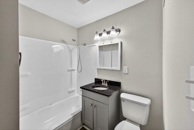 Building Photo - 1111 Alderman St NE