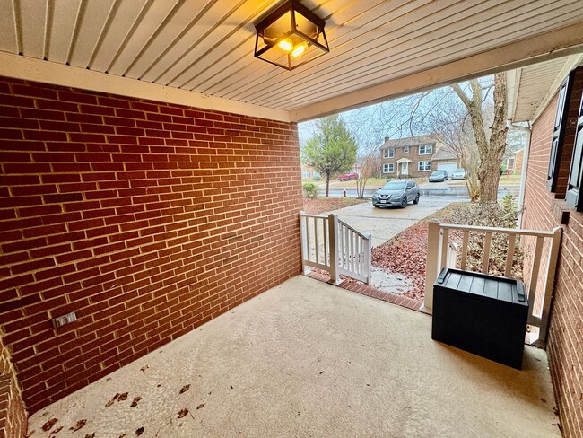 Building Photo - Beautifully Remodeled Brick Rancher