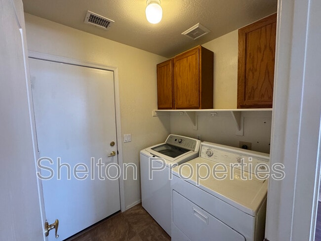 Building Photo - 19231 N Coyote Lakes Pkwy