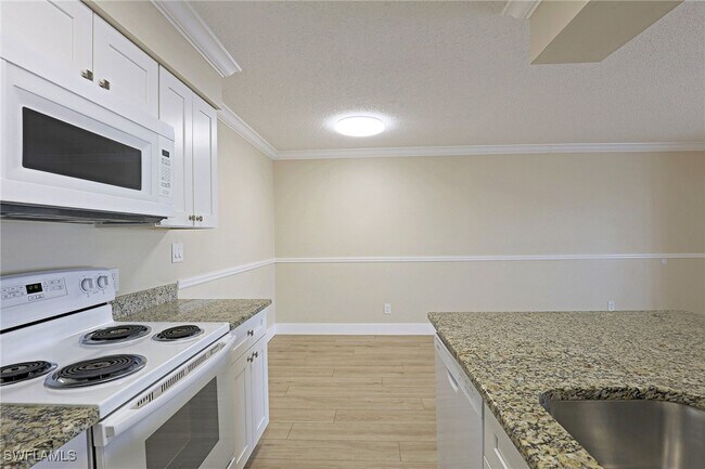 Building Photo - 5319 Summerlin Rd