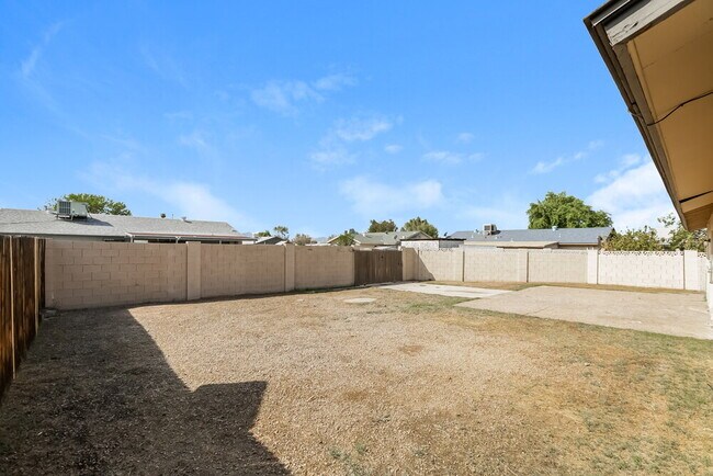 Building Photo - 5233 W Cypress St