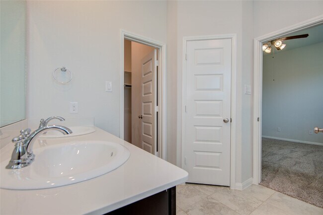 Building Photo - 2425 Temple Crag Dr