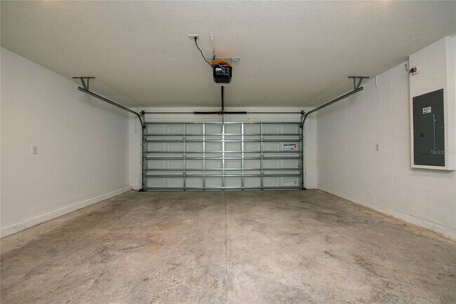 Building Photo - 338 Rustic Rail Dr