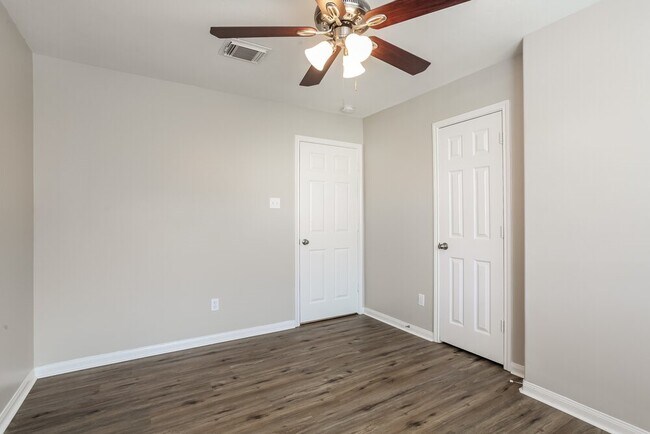 Building Photo - 25235 Clover Ranch Dr