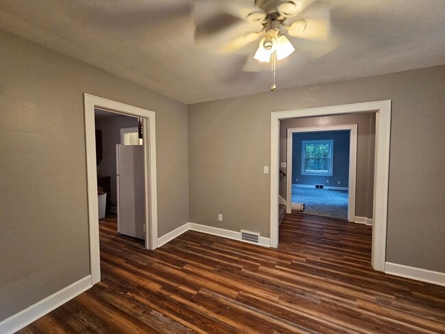 Building Photo - Kent 4 bedroom 1.5 bath house for rent