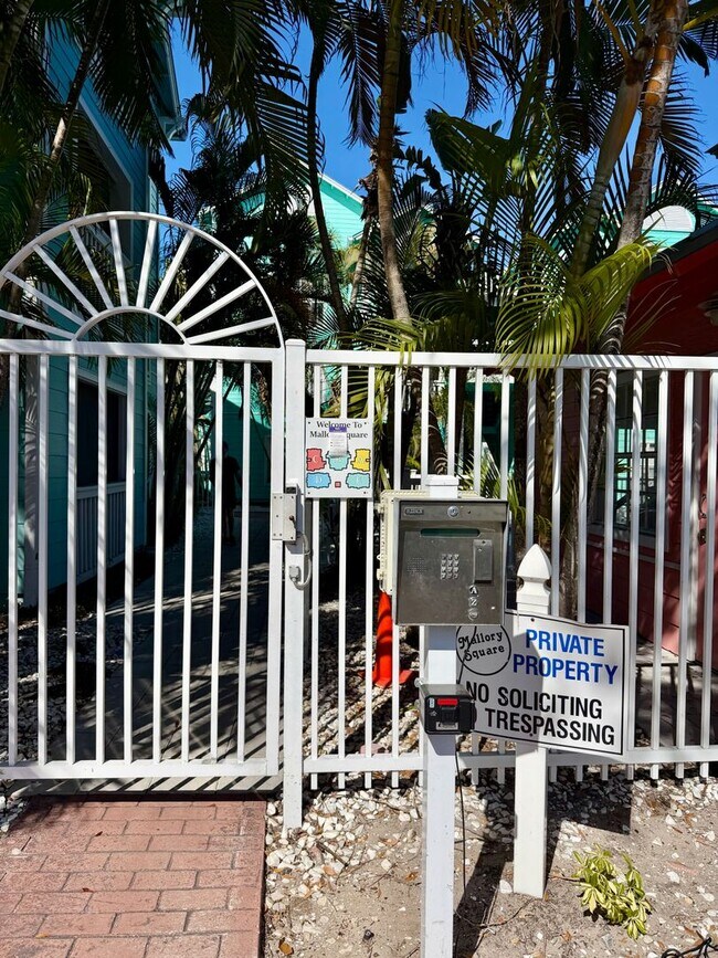 Building Photo - 2 bedroom 2 bathroom Condo in South Tampa!!