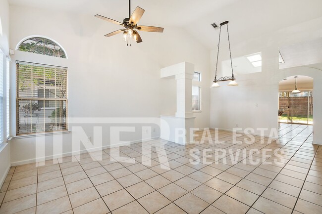 Building Photo - 2424 Julliard Cir