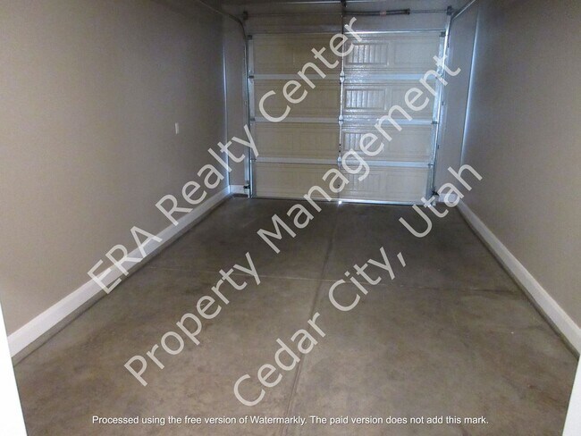 Building Photo - **Move-In Bonus!!! 3 bedroom, 2.5 bath - Newer town home living in the heart of Cedar City!