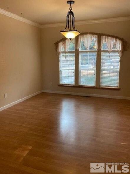 Building Photo - 752 Divot Dr